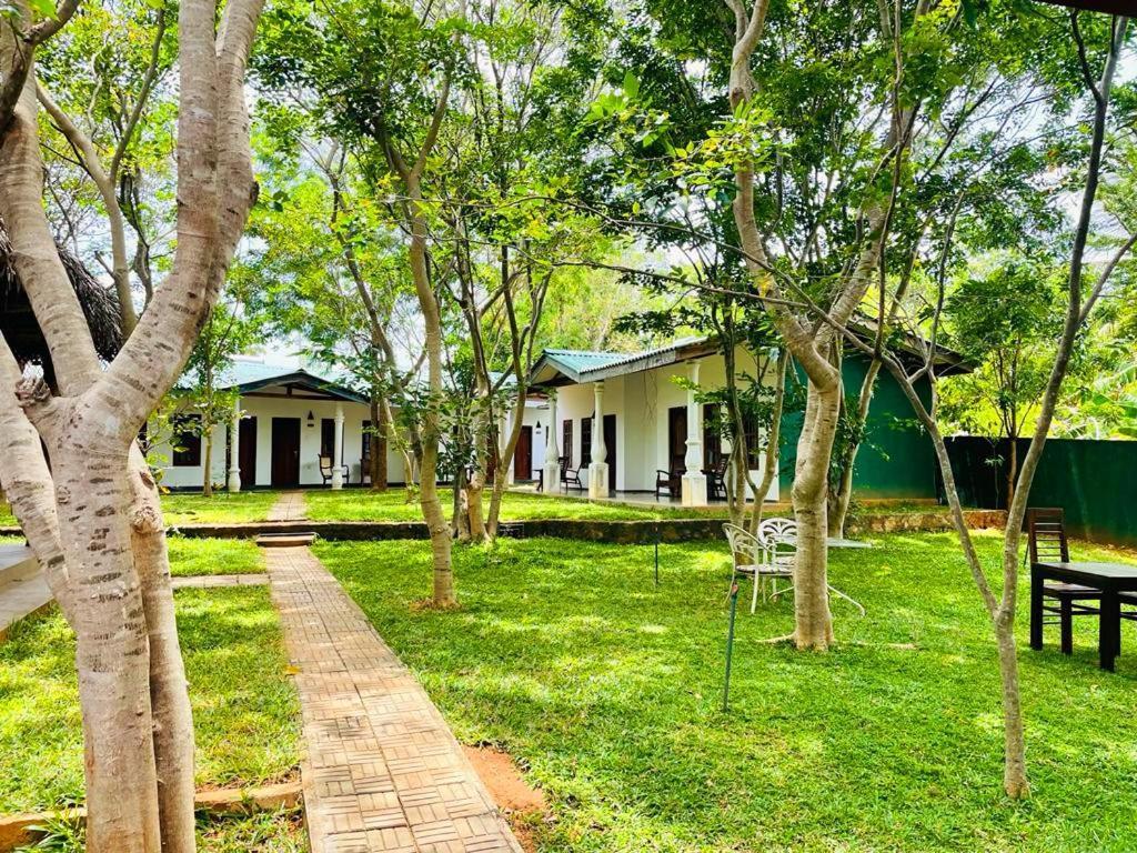 Kingfisher Resort Sigiriya Esterno foto