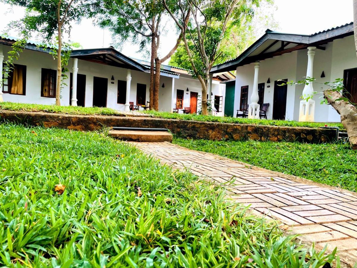 Kingfisher Resort Sigiriya Esterno foto