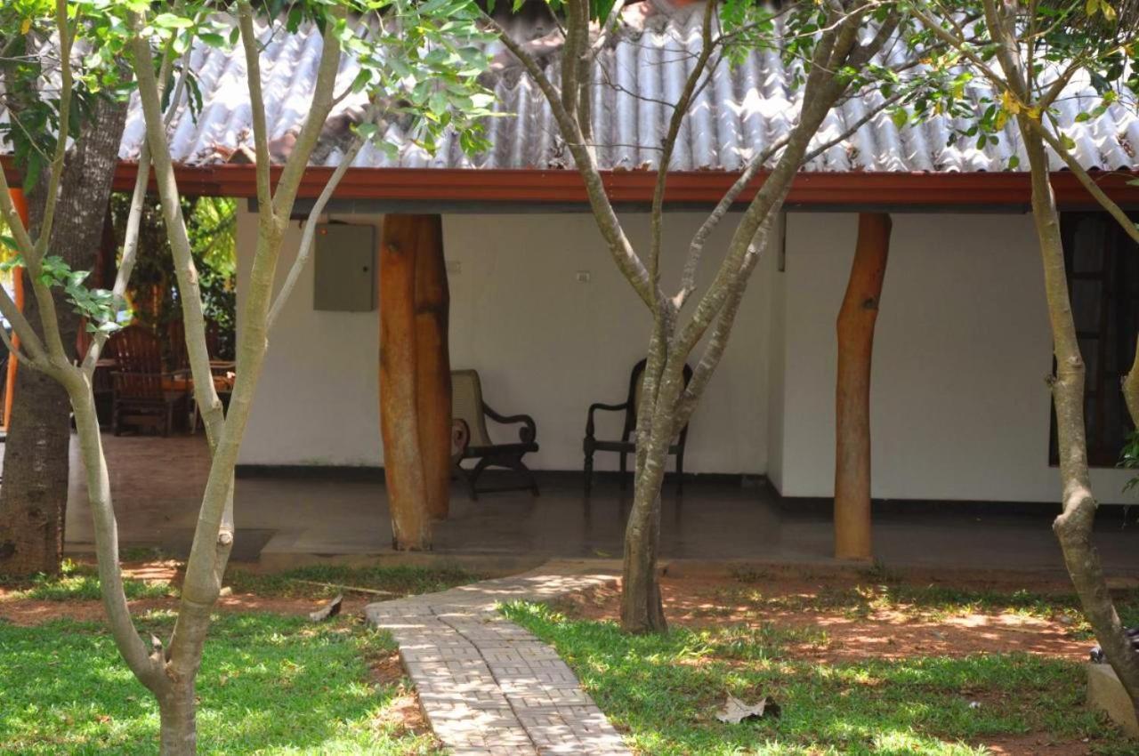 Kingfisher Resort Sigiriya Esterno foto