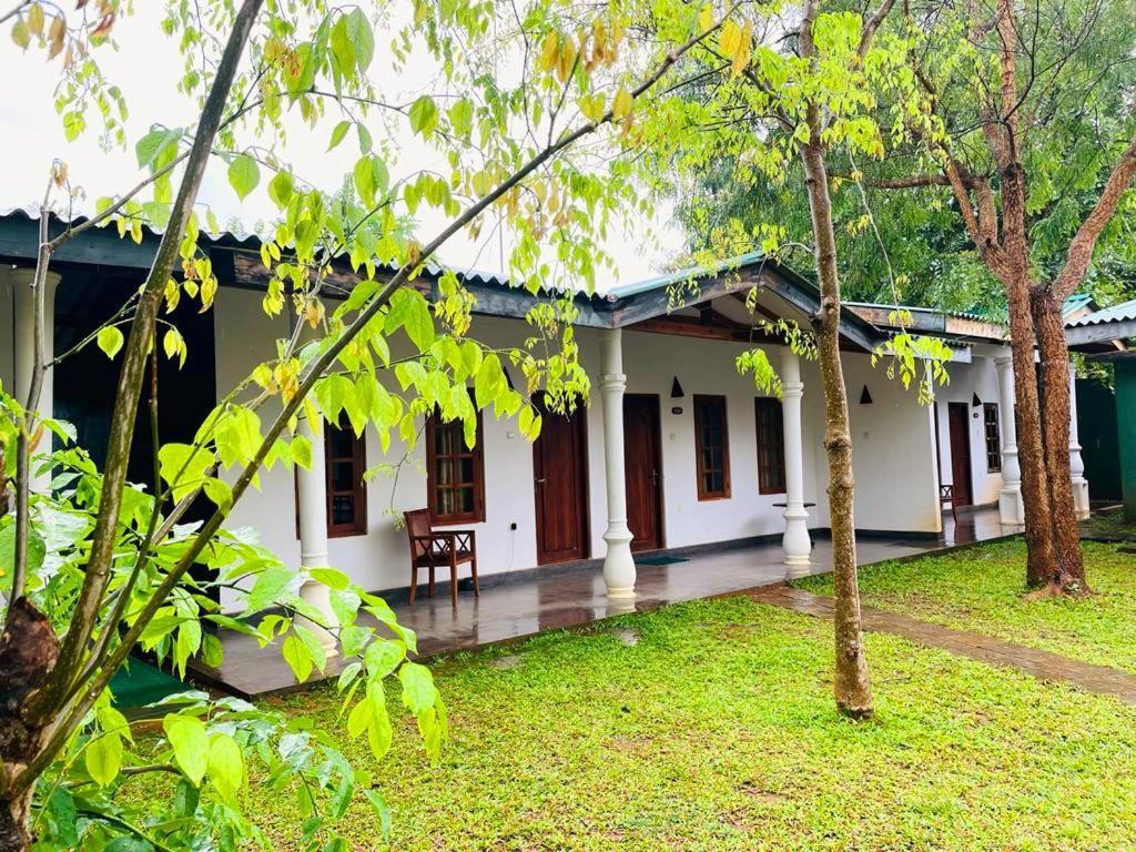 Kingfisher Resort Sigiriya Esterno foto