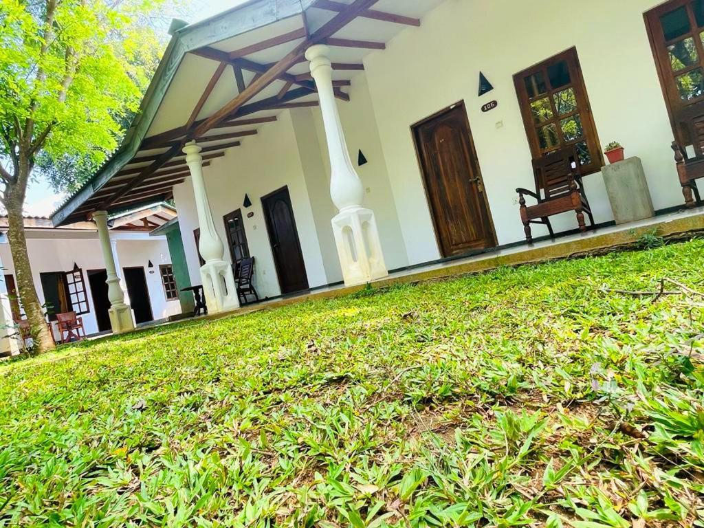 Kingfisher Resort Sigiriya Esterno foto