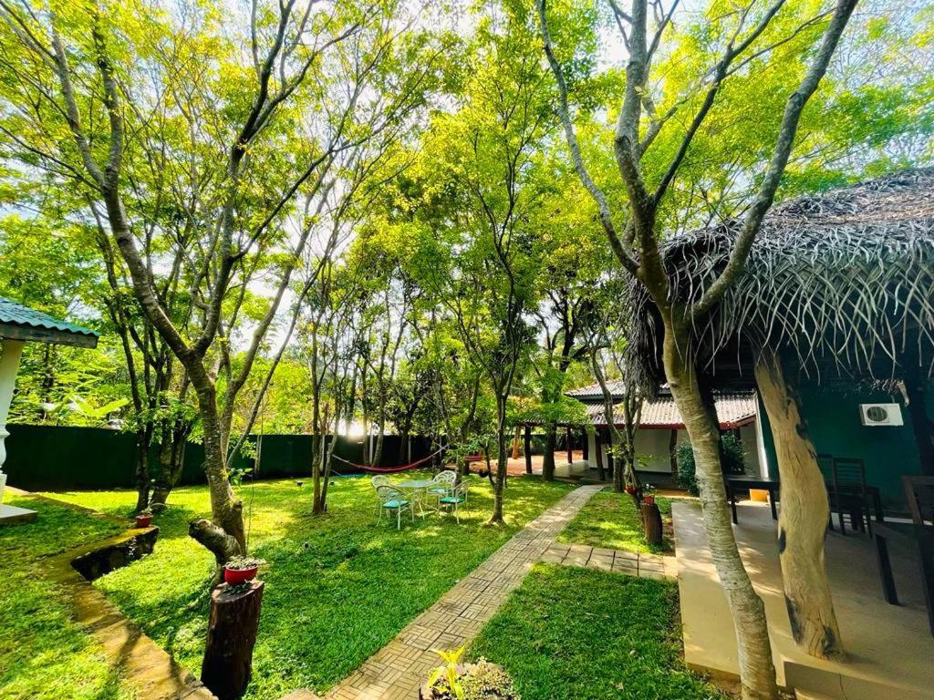 Kingfisher Resort Sigiriya Esterno foto