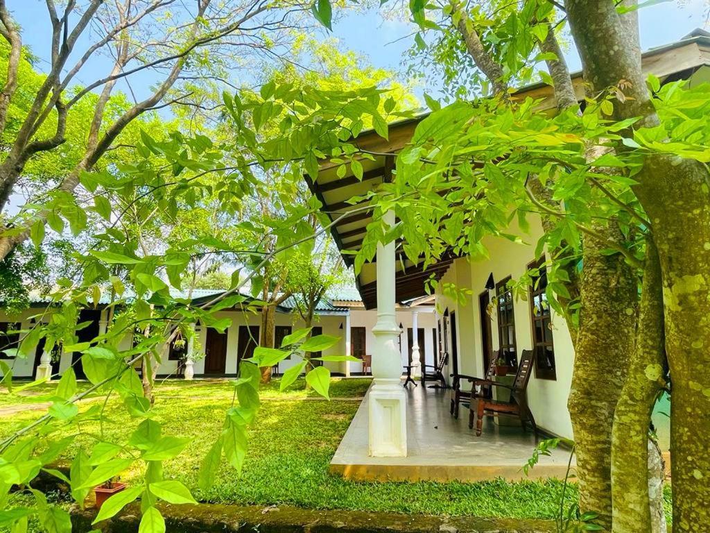 Kingfisher Resort Sigiriya Esterno foto