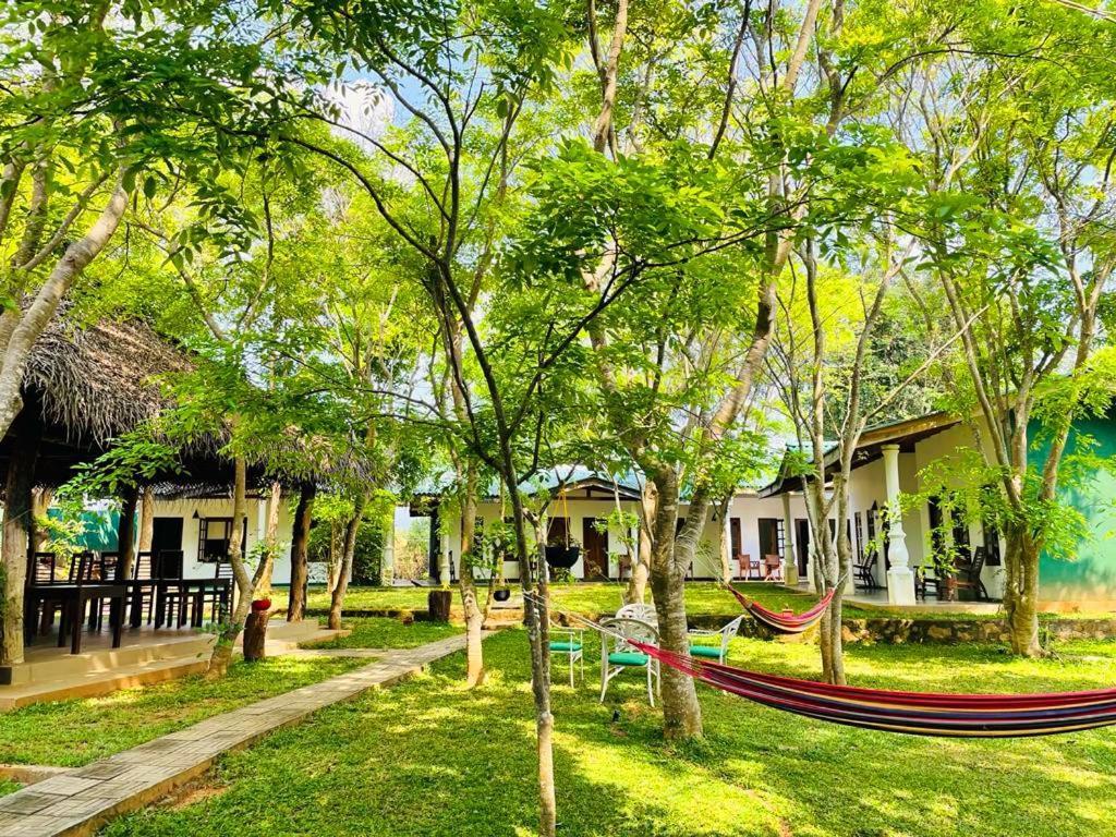Kingfisher Resort Sigiriya Esterno foto
