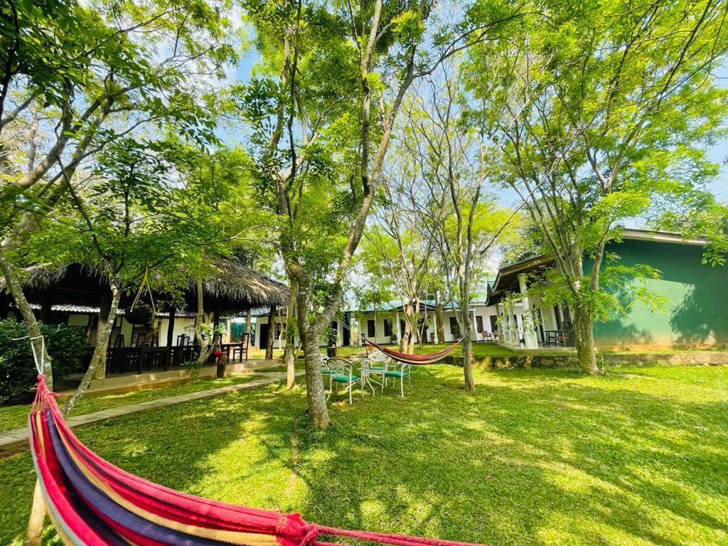Kingfisher Resort Sigiriya Esterno foto