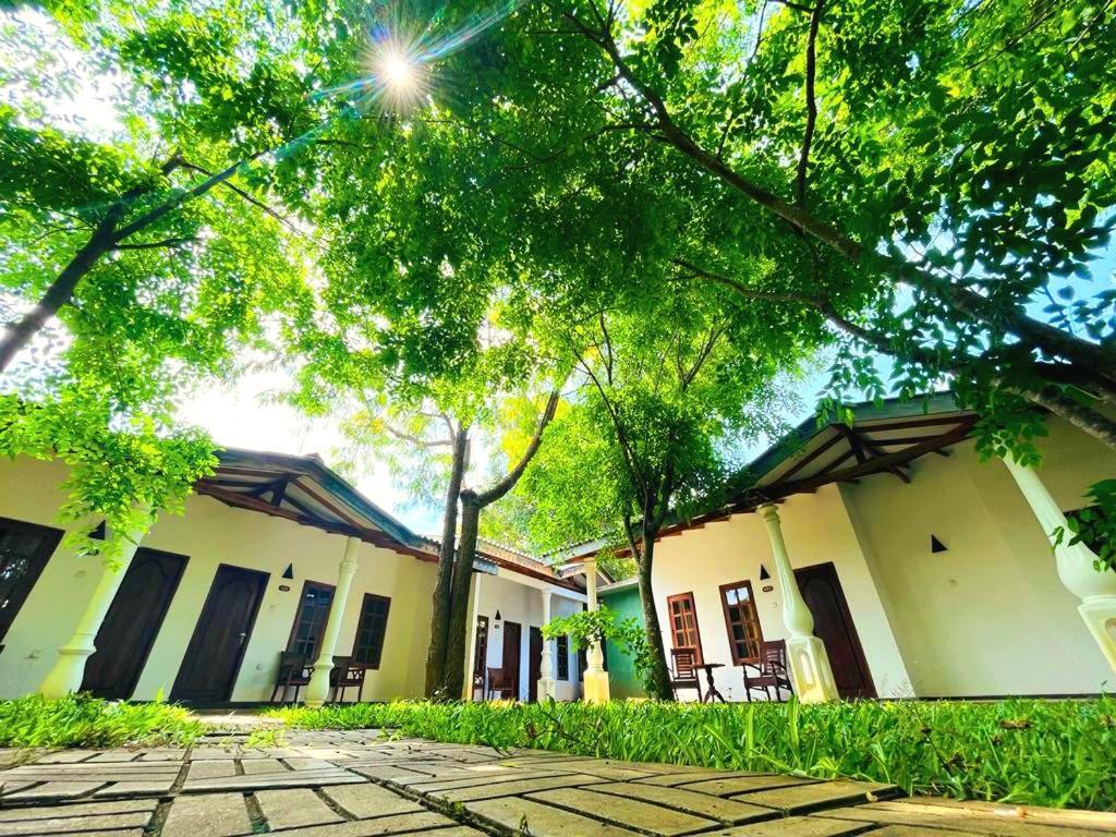 Kingfisher Resort Sigiriya Esterno foto